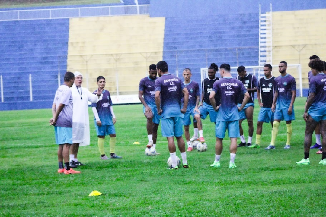 Estádio dos Pássaros chuva arapongas Batel